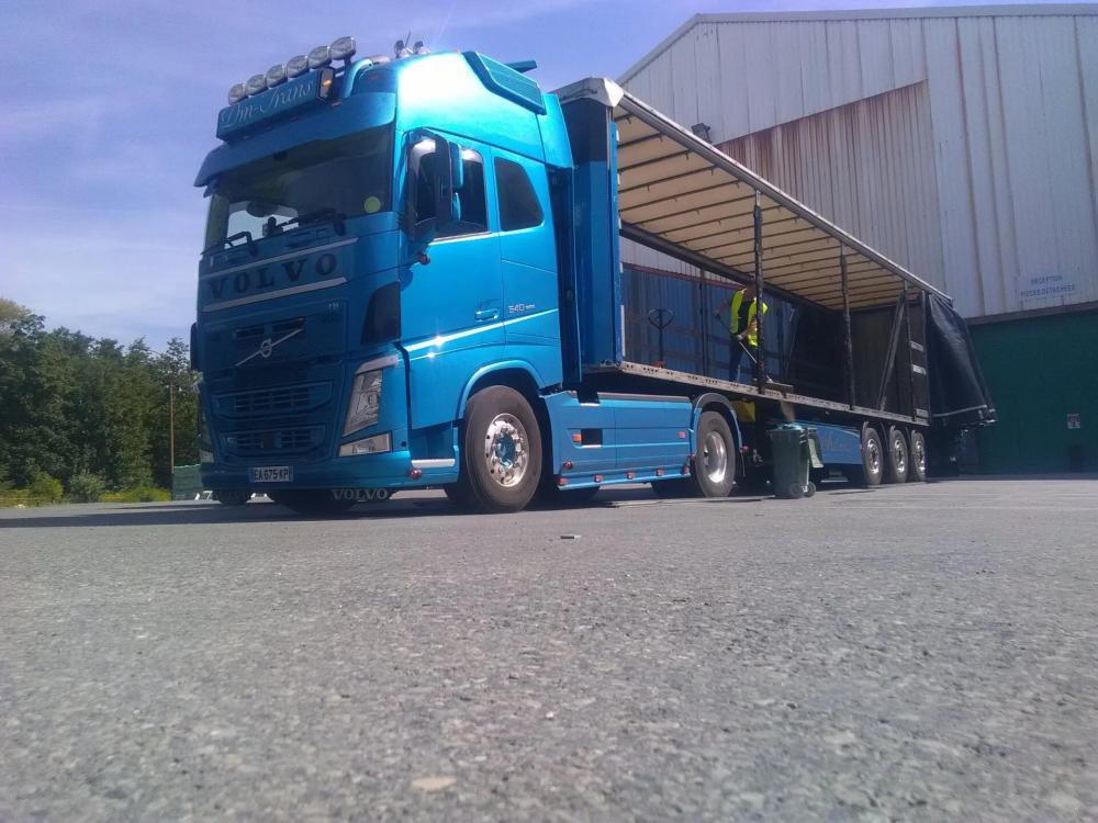 photo camion bleu Dm Trans