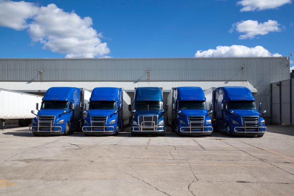 photo-plusieurs-camions
